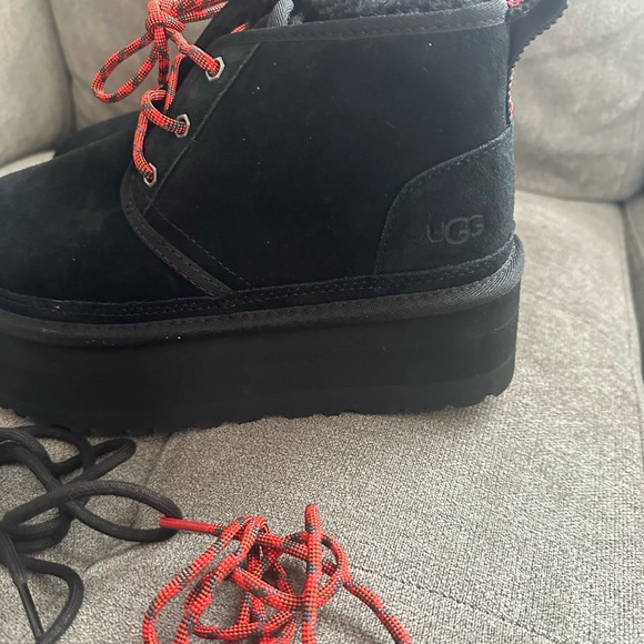 UGG NEUMEL HERITAGE PLATFORM BLACK ANKLE LACE-UP SHOE - Picture 3 of 6